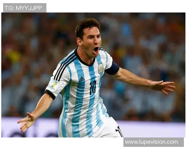 球场上生死一线间的足球明星们的惊险瞬间与传奇故事